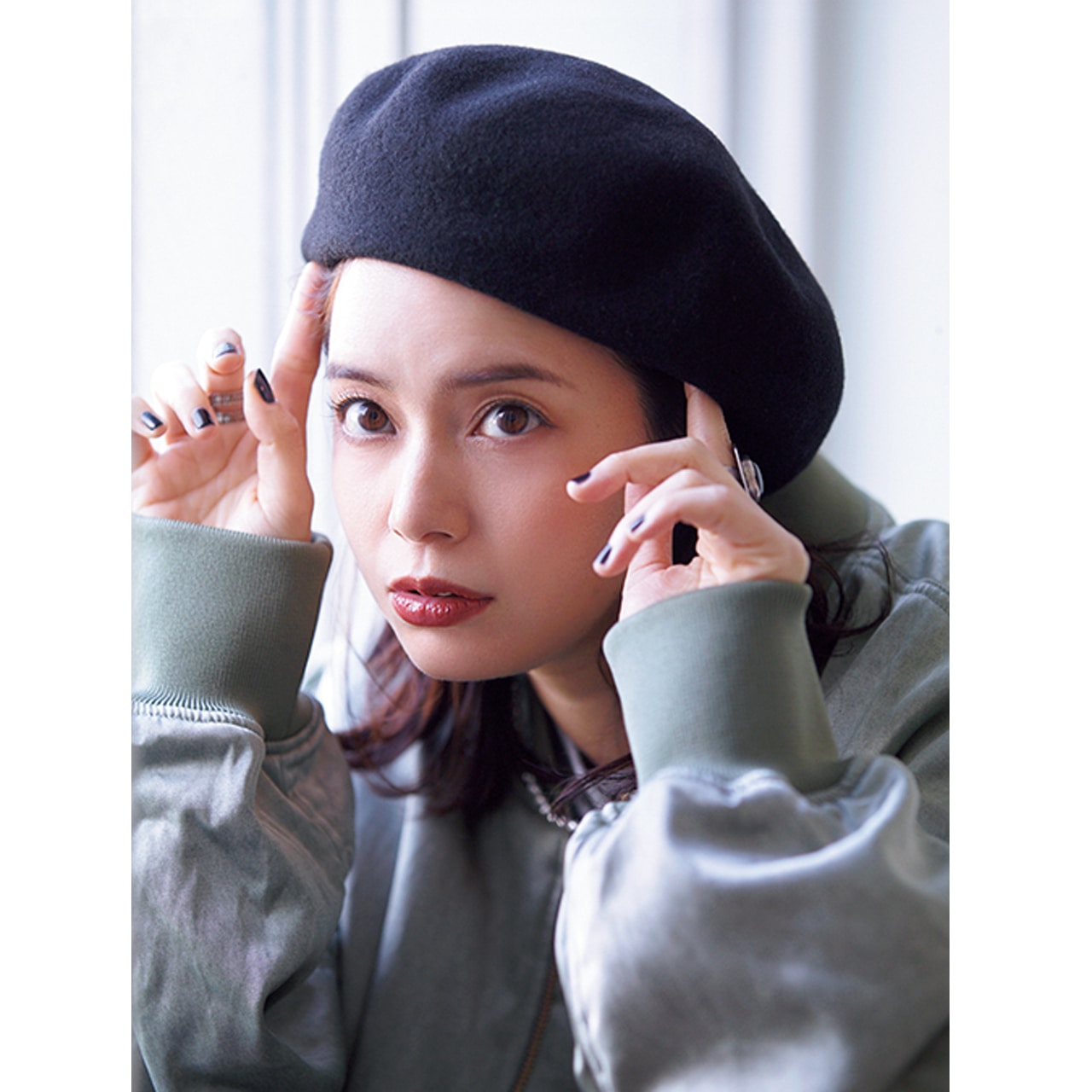 黒のベレー帽で全身の甘さを盛り上げて 岸本セシルさん