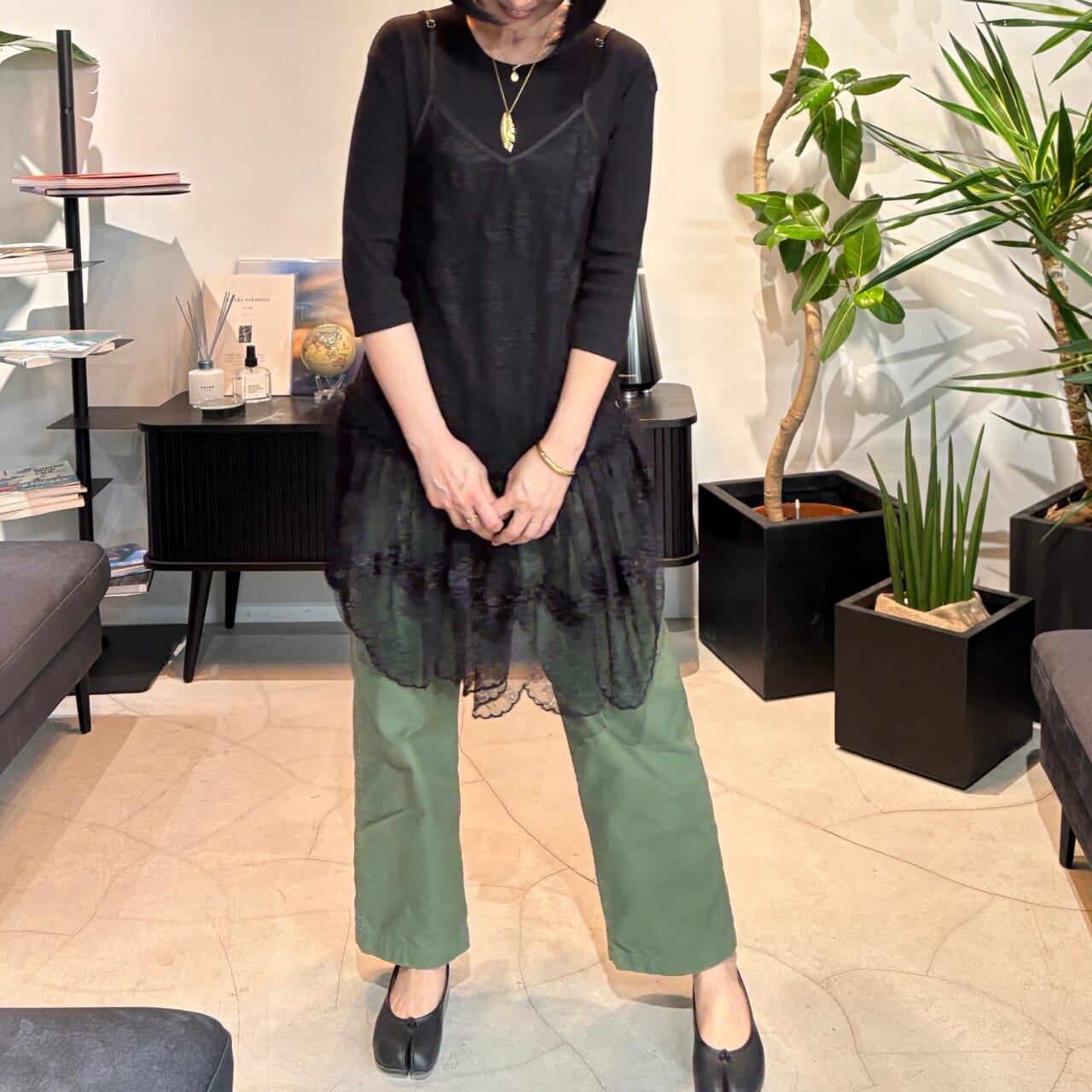 AP STUDIO　カーゴパンツ　50代のレースコーデ