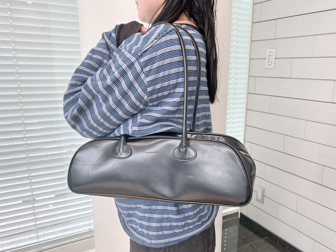 「fottsfotts」BOWLING BAGを肩がけ