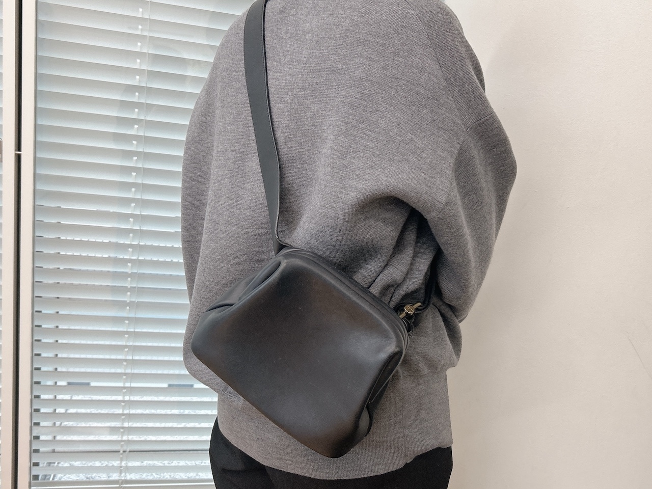 OSOI MINI BROTをショルダーバッグとして愛用