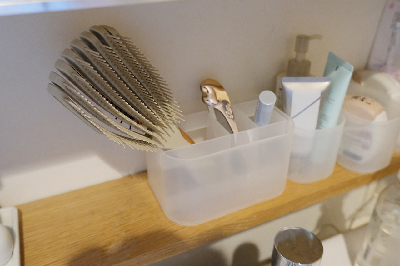 再生ポリプロピレン入りメイクボックス用ペンブラシスタンド約145×80×55mm 使用シーン