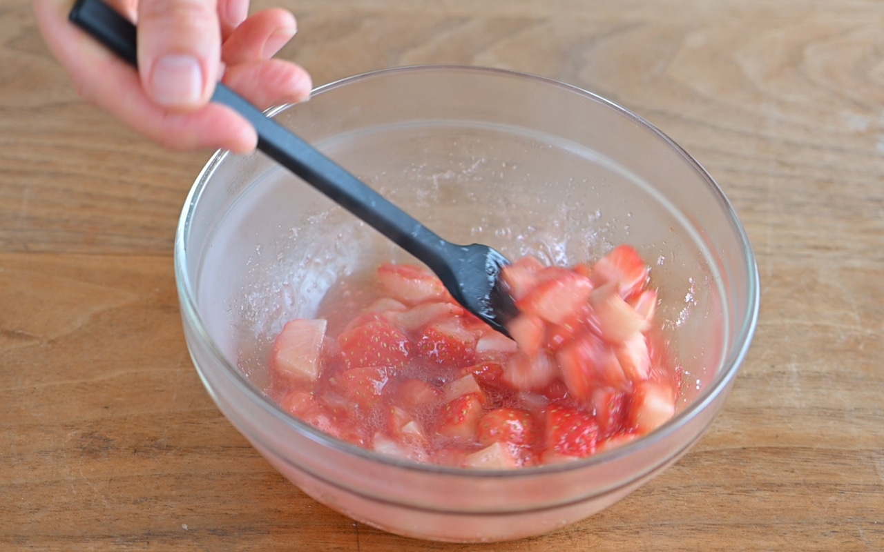 2.①を600Wのレンジで２分加熱し、一度取り出して混ぜたあと、