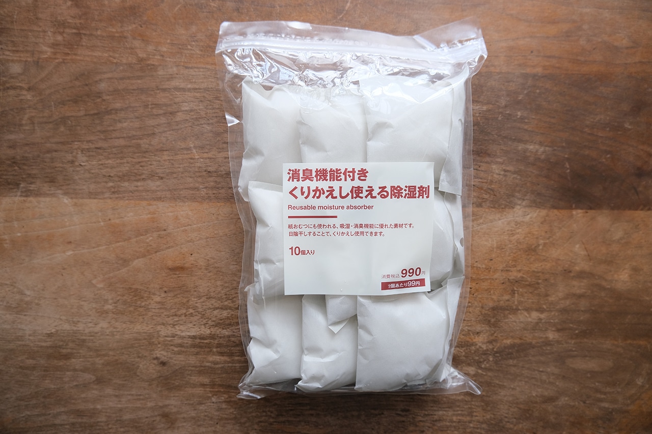 消臭機能付き くりかえし使える除湿剤10個入り(990円)