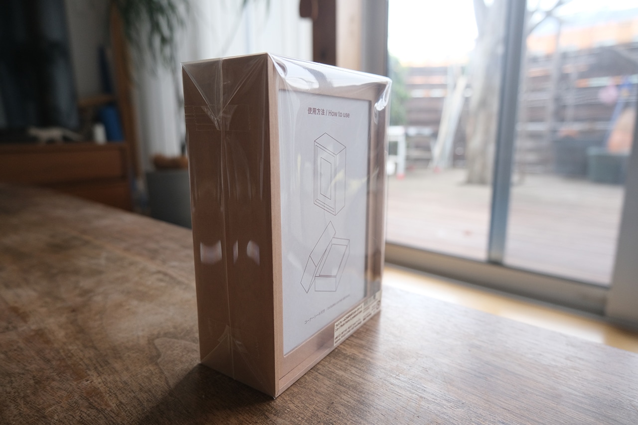 フォトフレームにもなるポストカードケース約幅123×奥行166×高さ57mm ベージュ(790円)