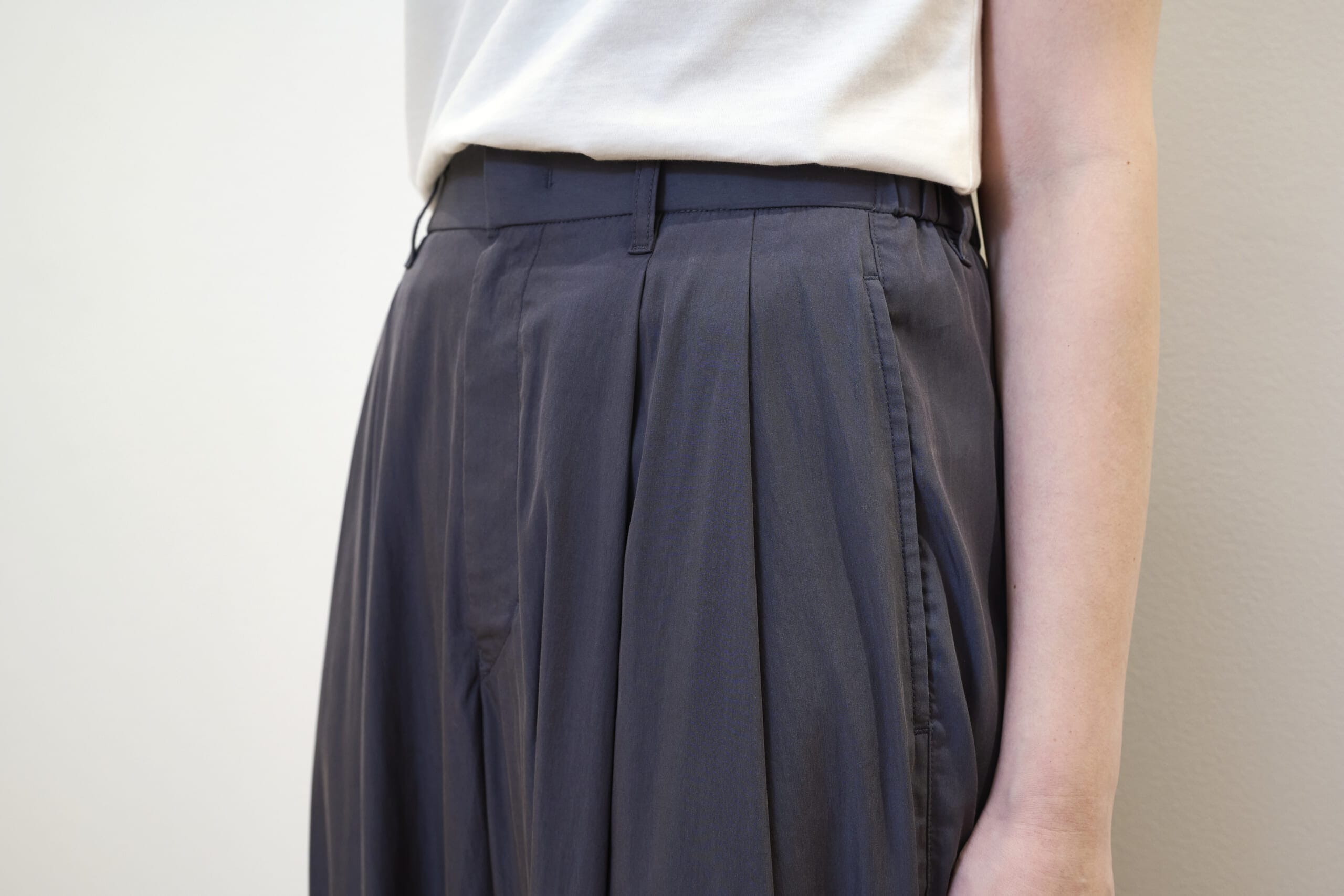 ユニクロ ユー　イージーギャザーパンツの生地