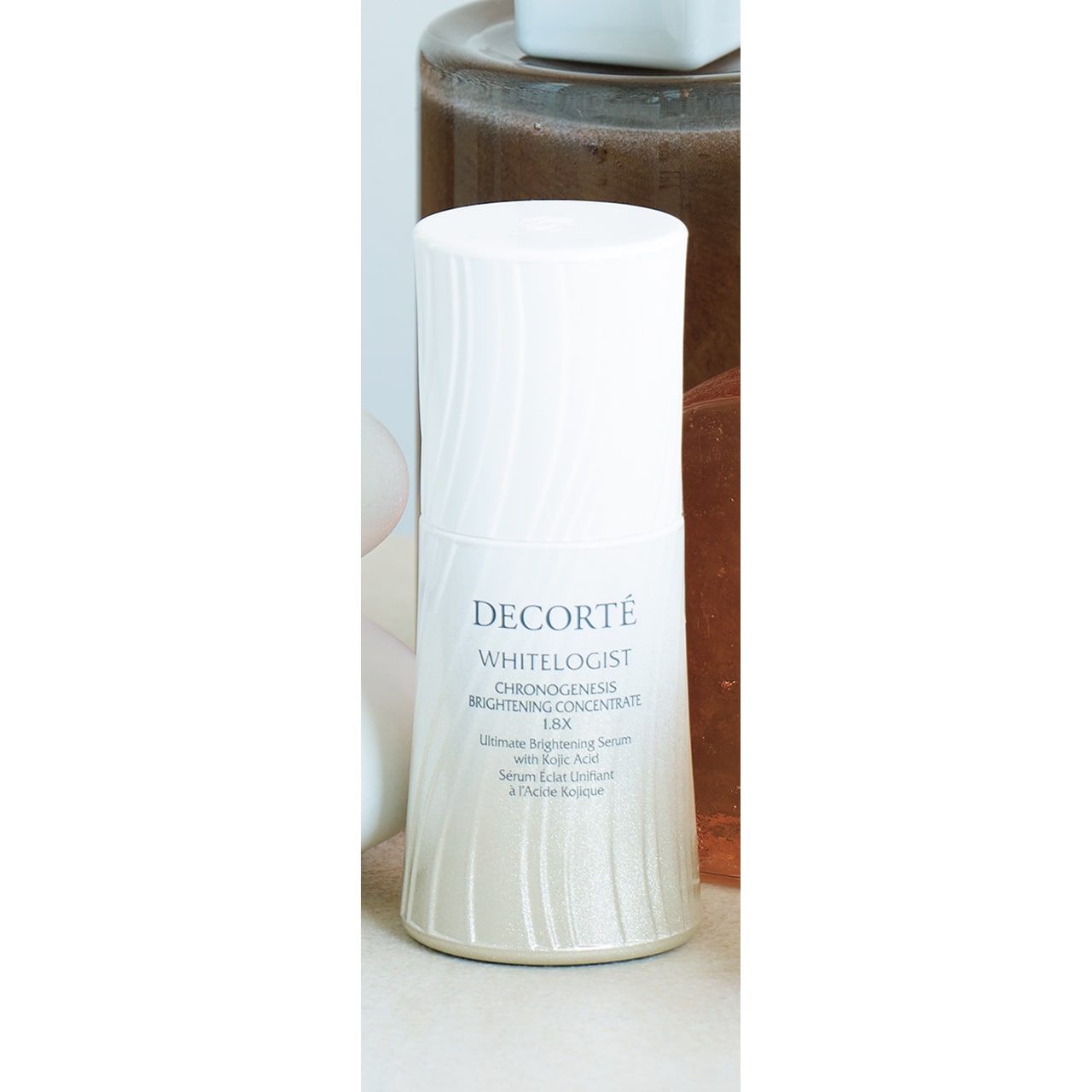 コスメデコルテ
ホワイトロジスト クロノジェネシス 
ブライトニング コンセントレイト 1.8X（医薬部外品） 30㎖￥19800