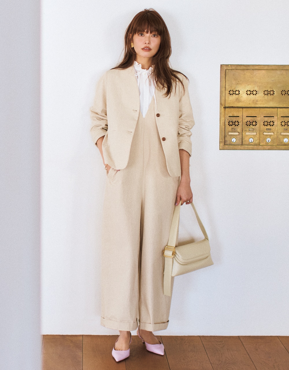  LOISIRのジャケットコーデ垣内彩未さん