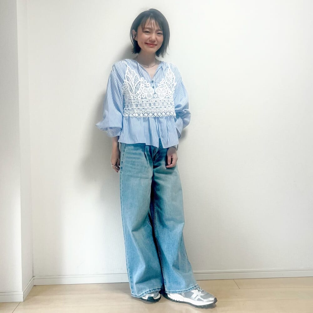 スニーカー 靴 ハイテク シルバー ラコステ アダムエロペ コーデ 春コーデ