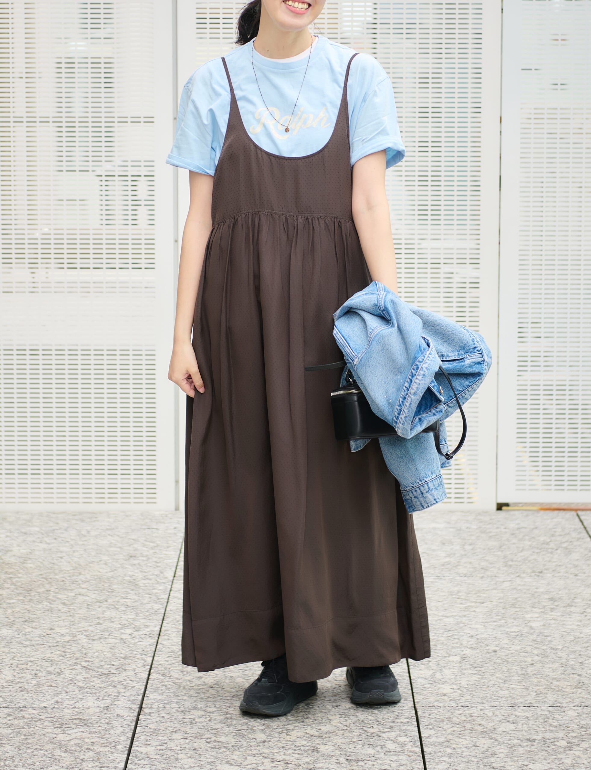 12closetの【石上美津江さんコラボ】【洗える】キュプラジャカードワンピースにポロラルフローレンのロゴTシャツを合わせたコーデ