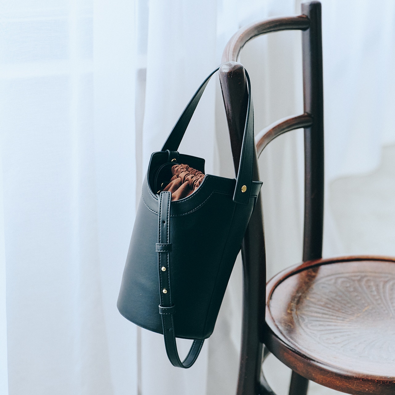 【LOVST TOKYO】［ラヴィスト トーキョー］の小さい黒バッグ　￥20900