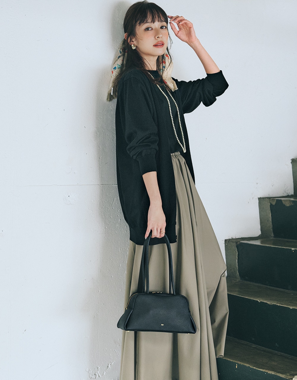 【TOV】［トーヴ］の小さい黒バッグ　￥35200 コーデ 森 絵梨佳さん