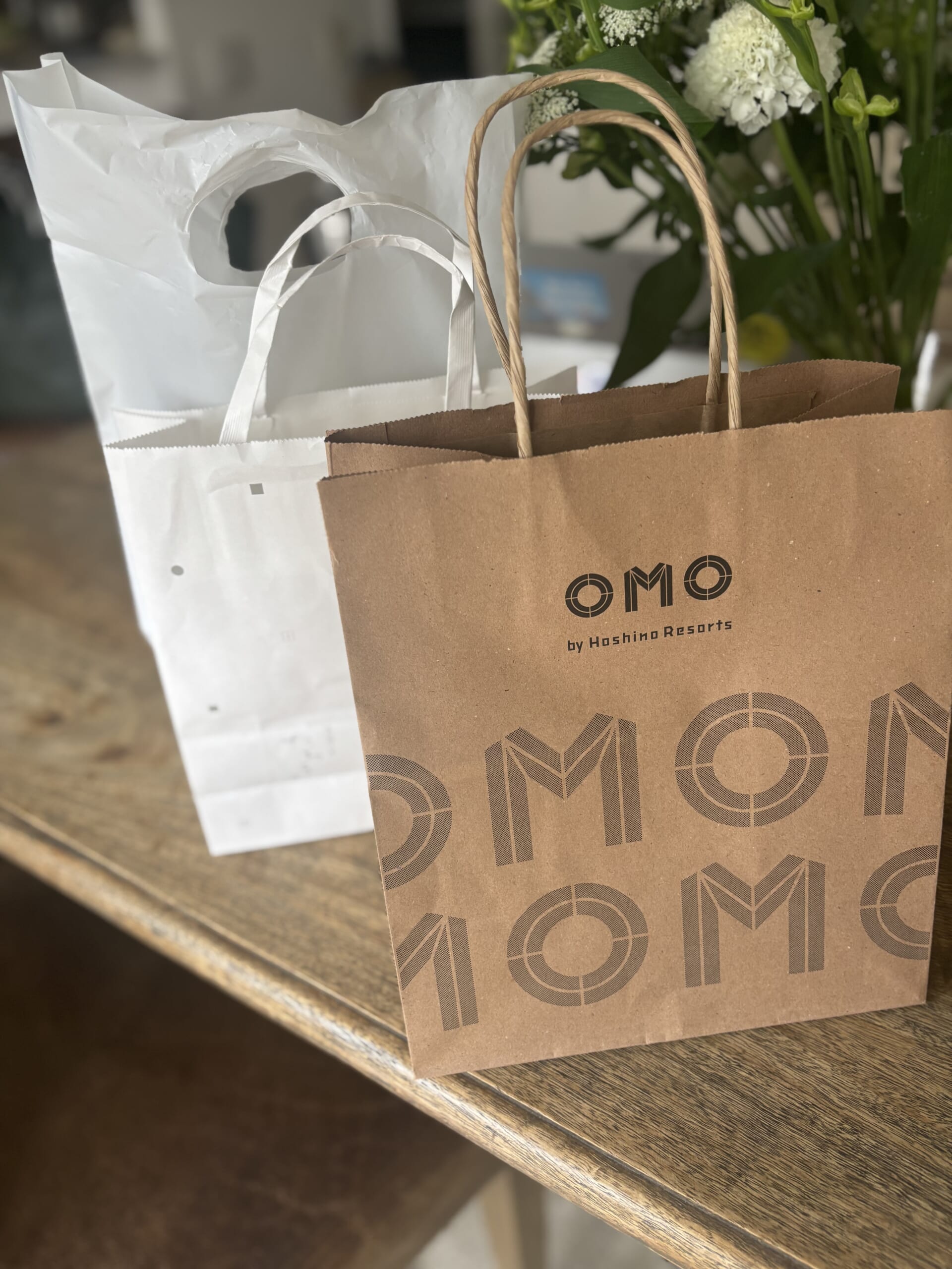 金沢土産が入った袋