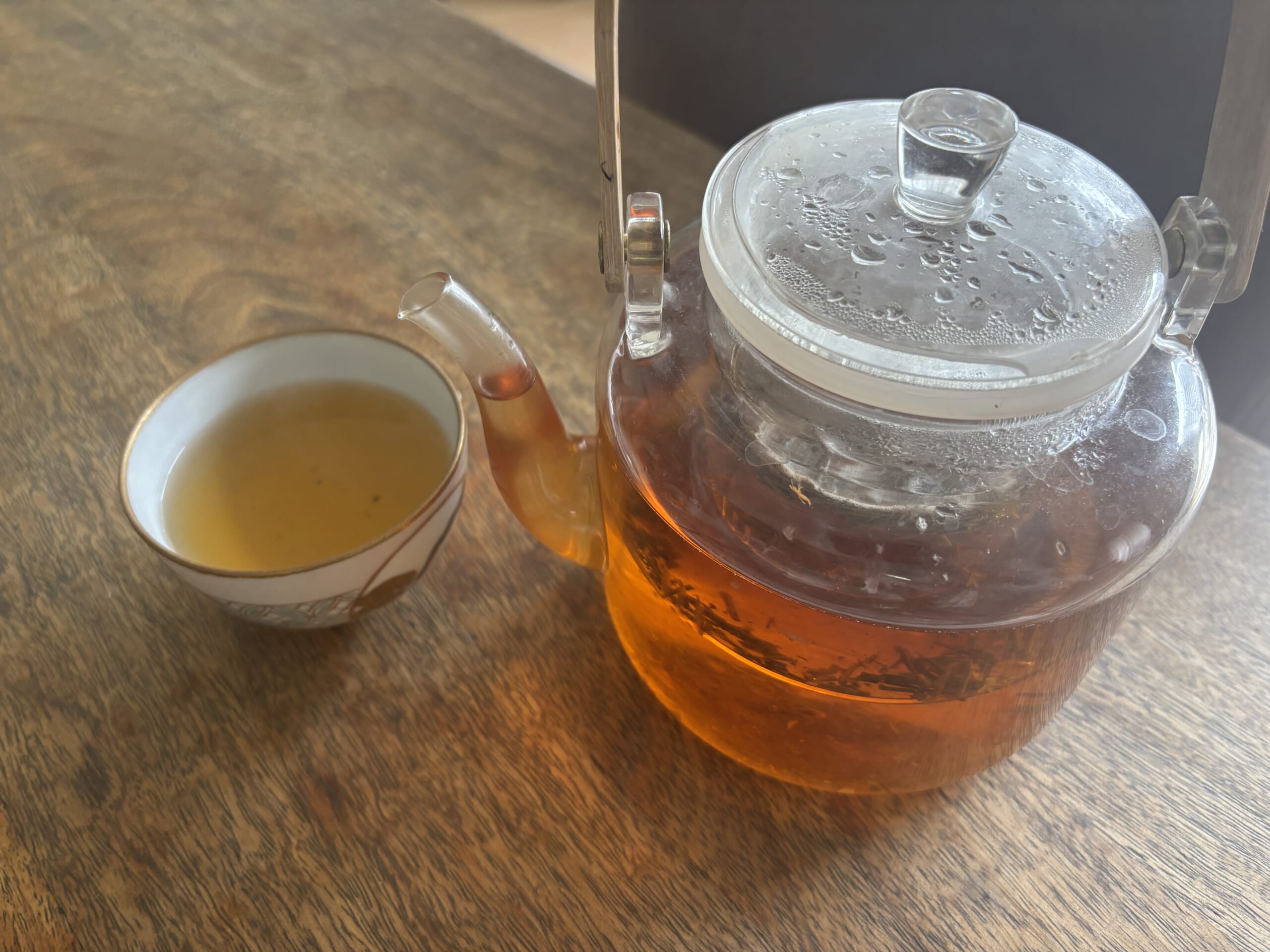 野田屋茶店の加賀棒茶を煎れたところ