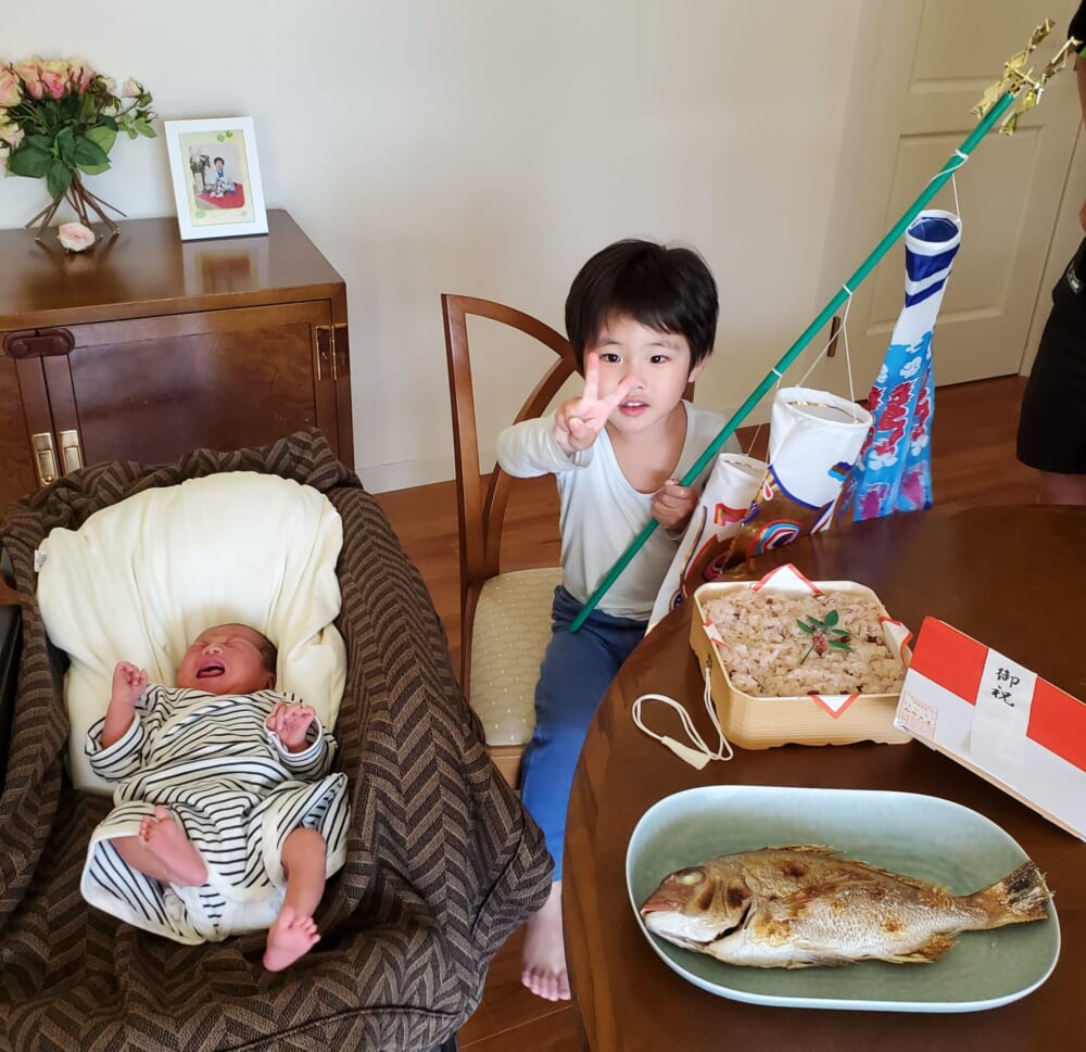 リイラボ　オーバルLに鯛の尾頭付きをのせた写真