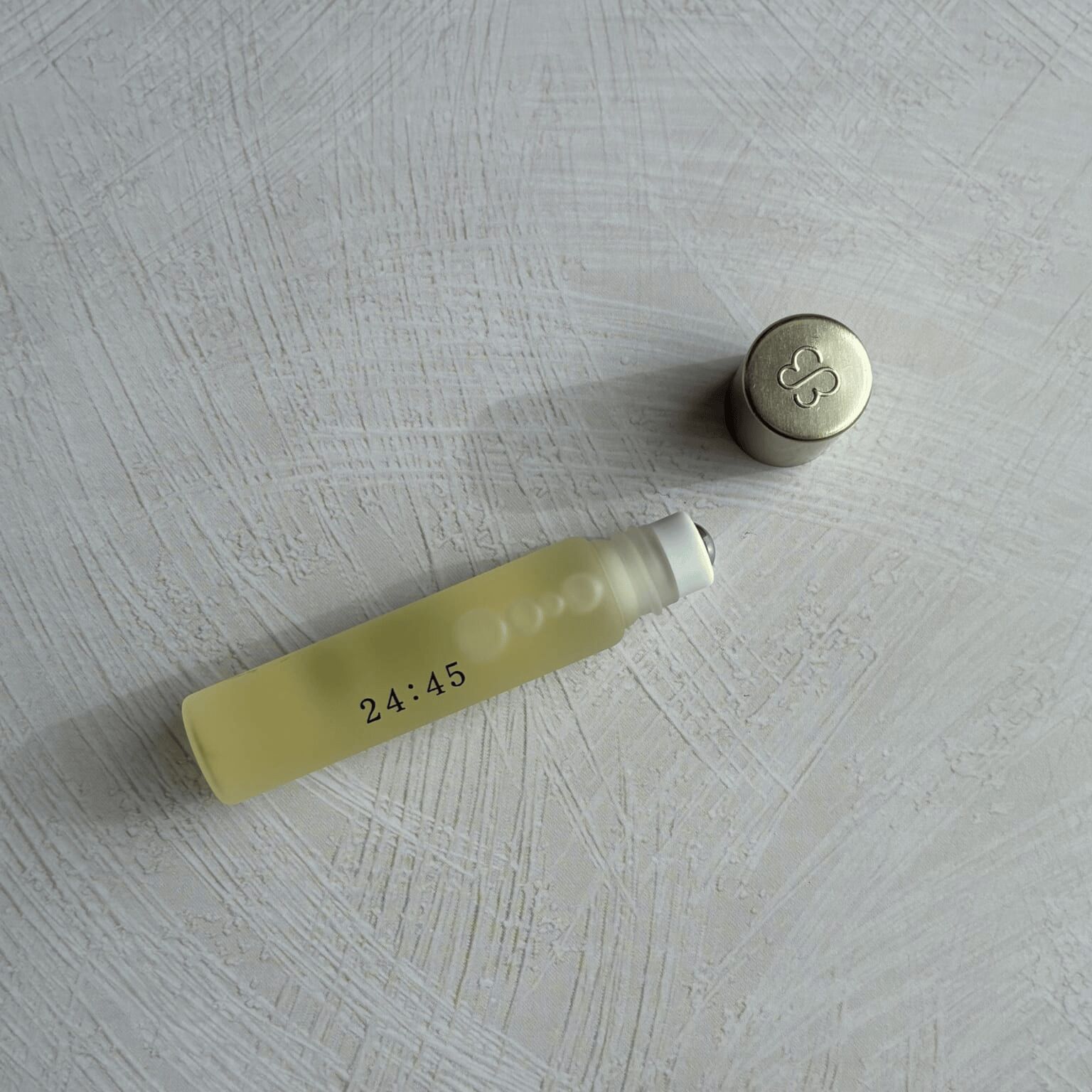 uka「ネイルオイル 24:45」蓋を開けたところ