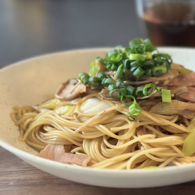 【榎本美沙さんレシピ】ワンパンで簡単!きのことねぎの醤油パスタ
