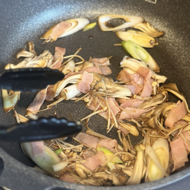 【榎本美沙さんレシピ】ワンパンで簡単!きのことねぎの醤油パスタ