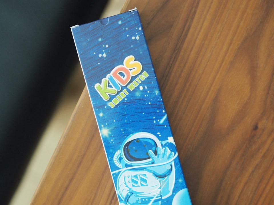 子ども用の腕時計のパッケージ