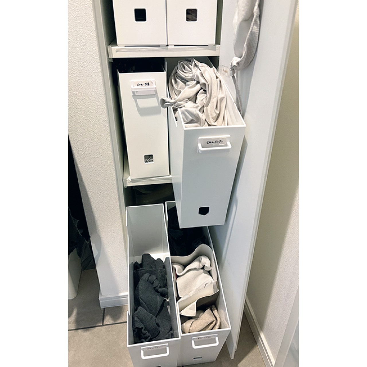 乾燥した肌着類は洗濯機横のボックスにそのまま入れて