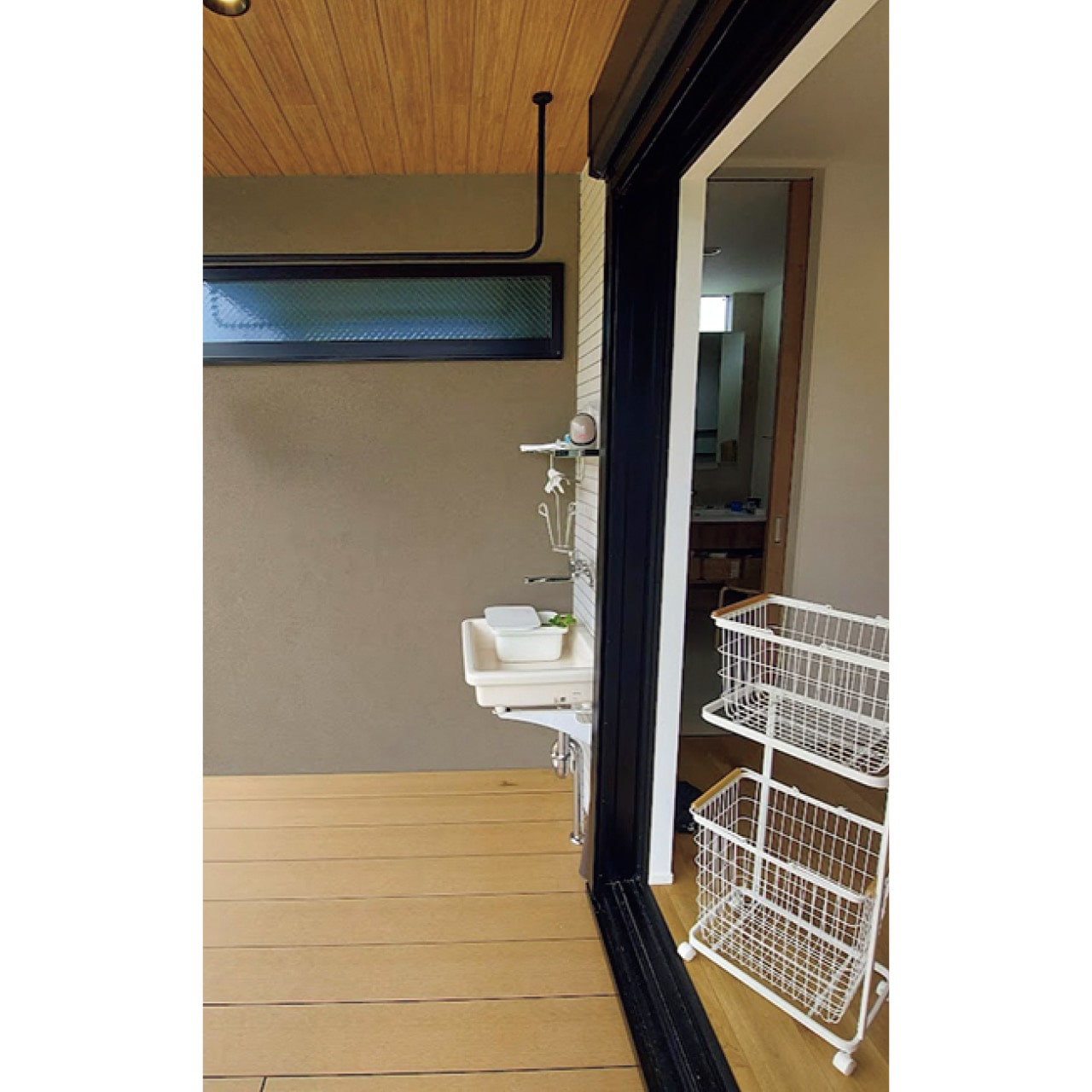 ランドリールームを独立させて動線悩みをすべて解消。晴れた日はテラスで外干しも