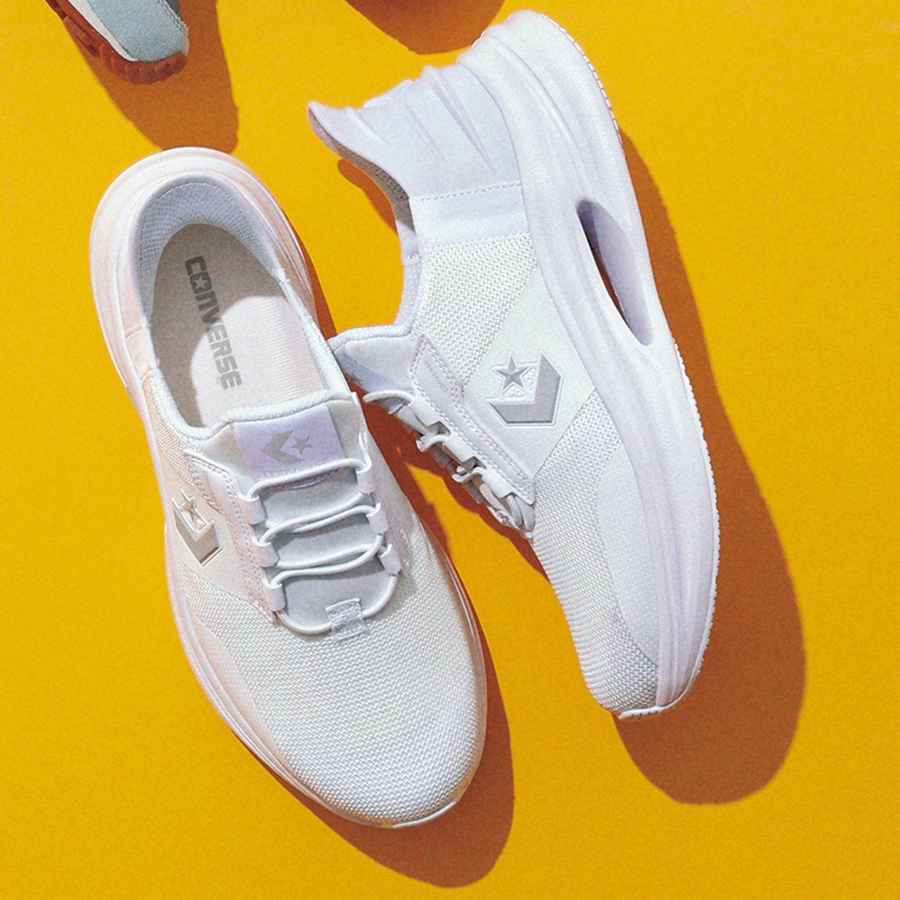 C.【CONVERSE（ヴァンズ）】「 CAVESTAR SLIT SLIDE」スニーカー　￥9790