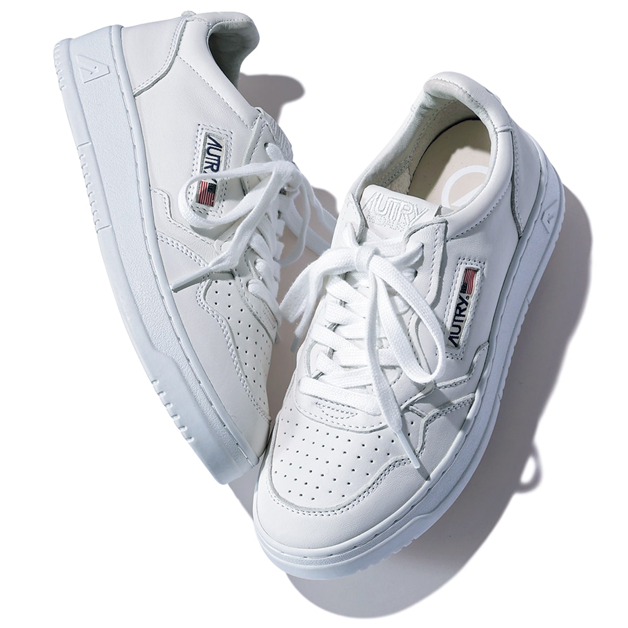 料理家 長谷川あかりさん
【AUTRY（オートリー）】「MEDALIST」スニーカー　￥42900