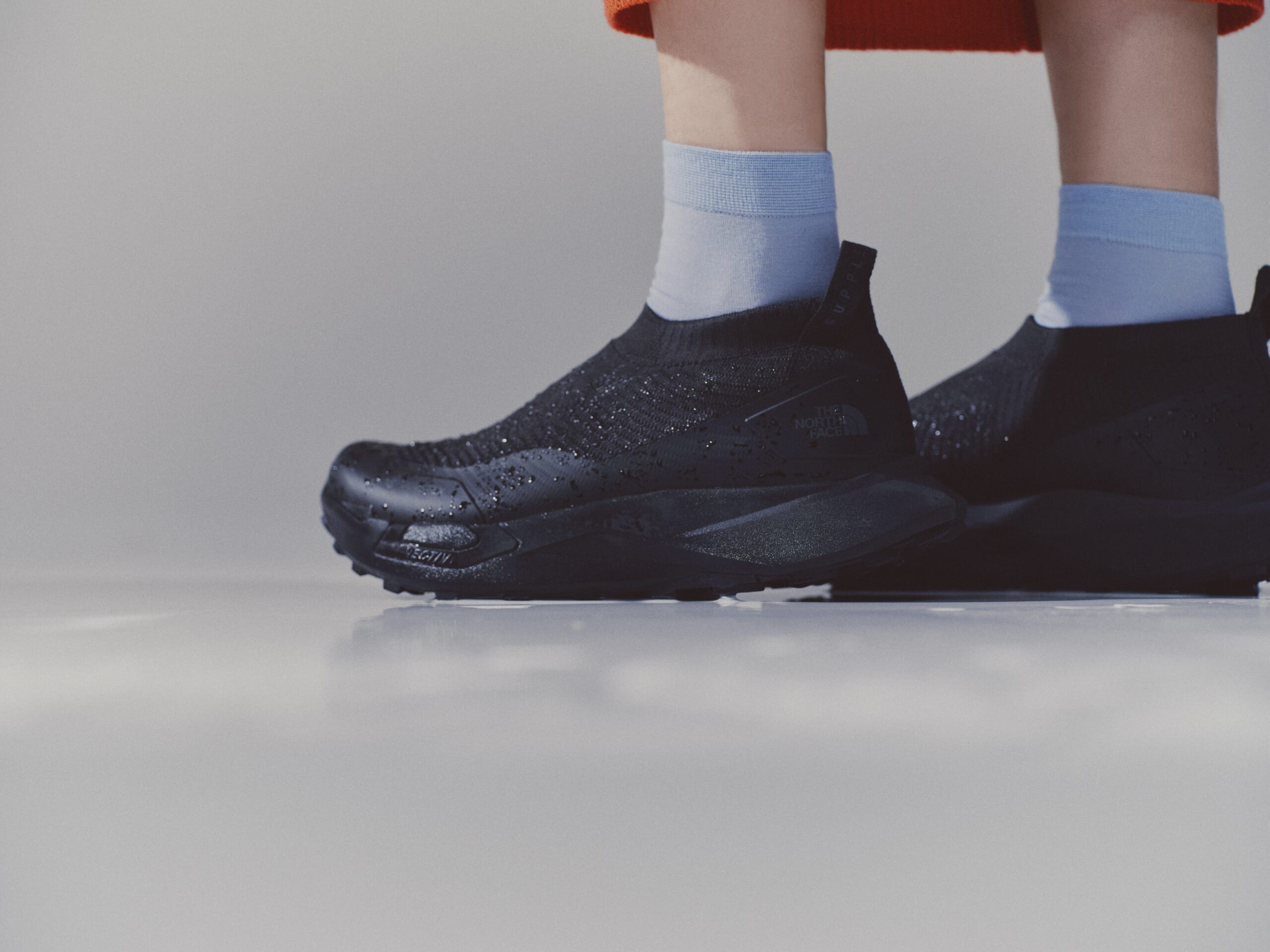 VECTIV Supple GORE-TEXのブラックのモデル着用画像