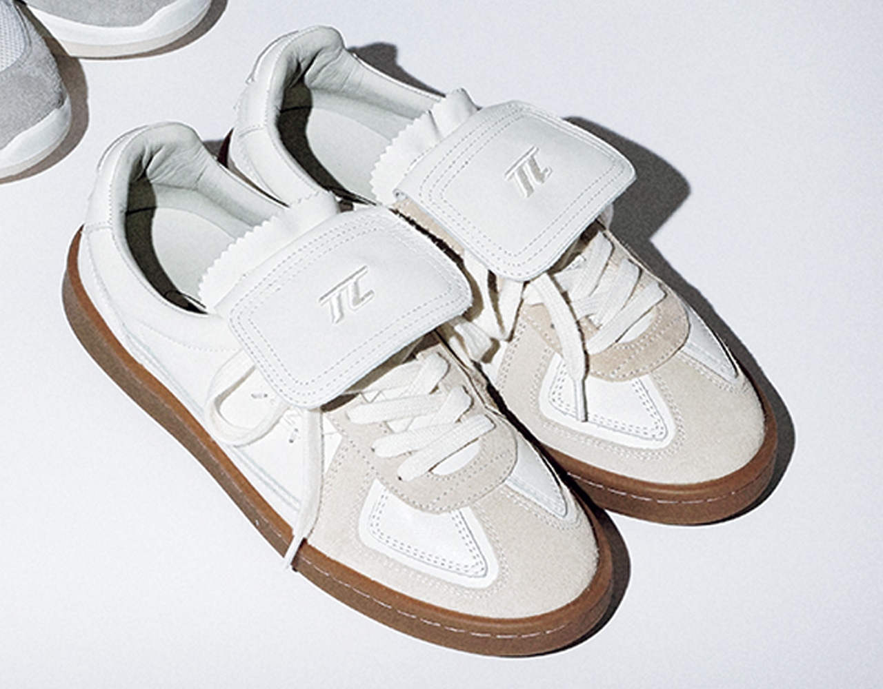 NEXTブランド賞
1.【THESING（ティーシン）】「Low-cut sneakers」スニーカー　￥44000