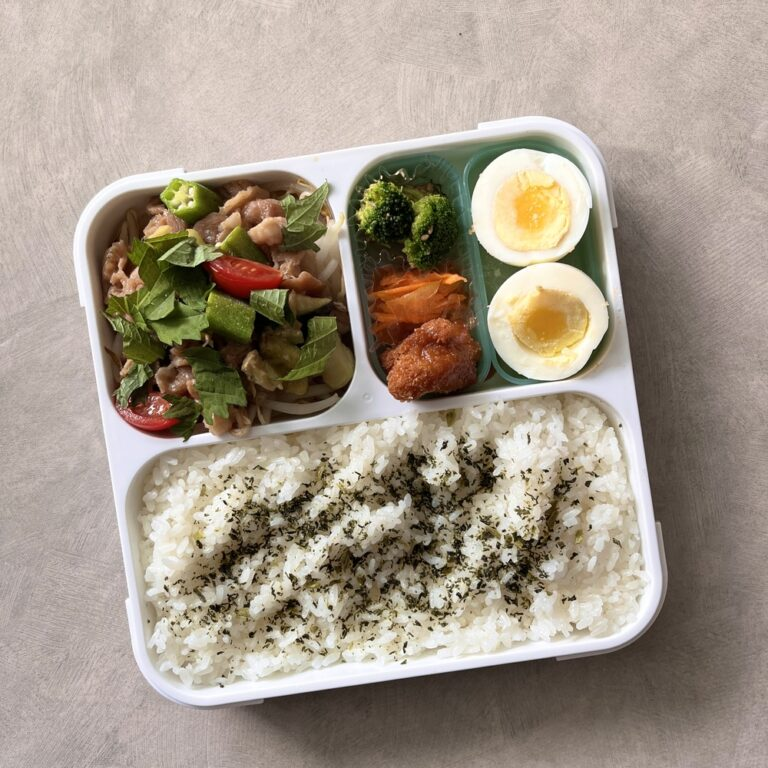 シービージャパン「薄型弁当箱 抗菌フードマン800ml」　キッキさん作のお弁当