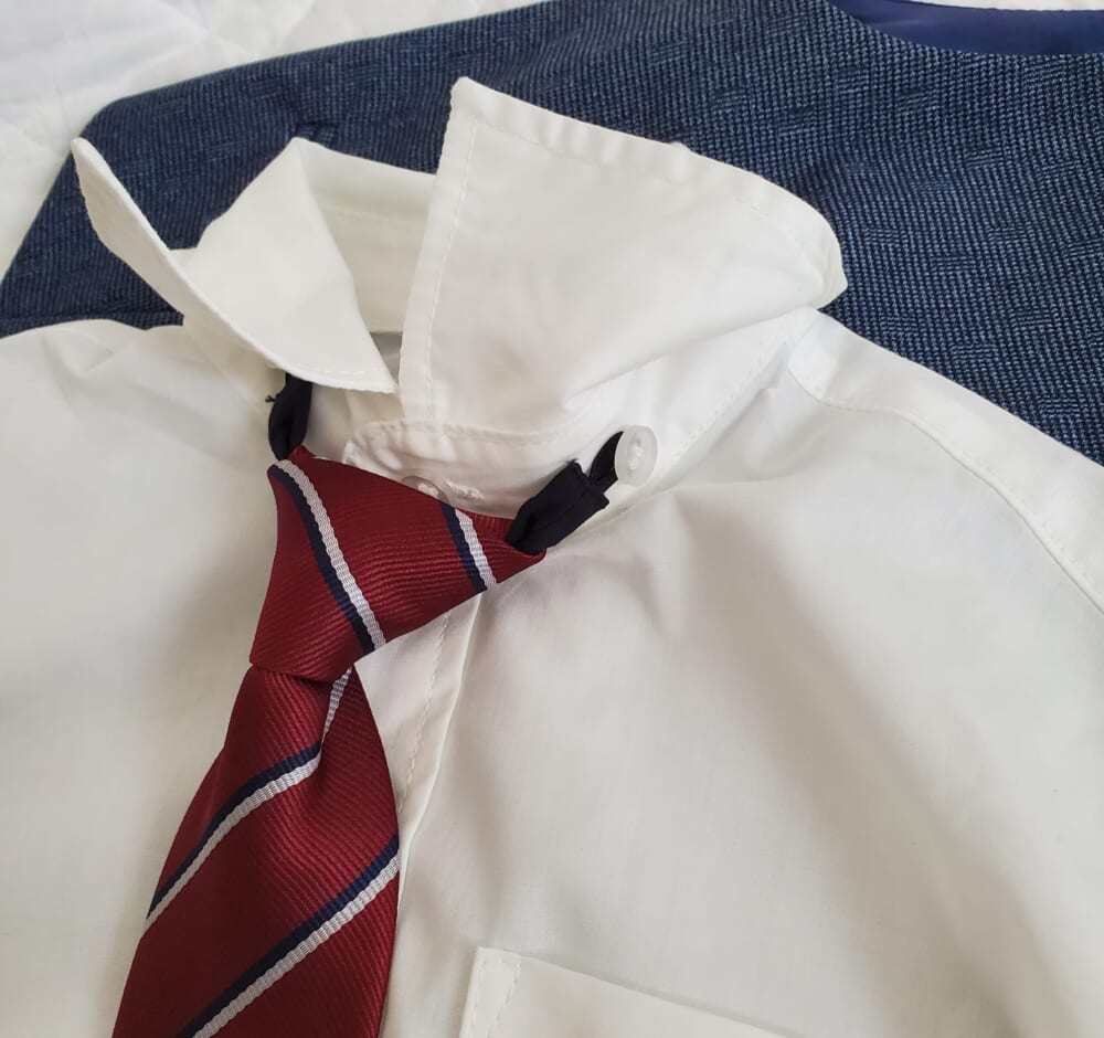 西松屋のワイシャツ（ネクタイつけ方）