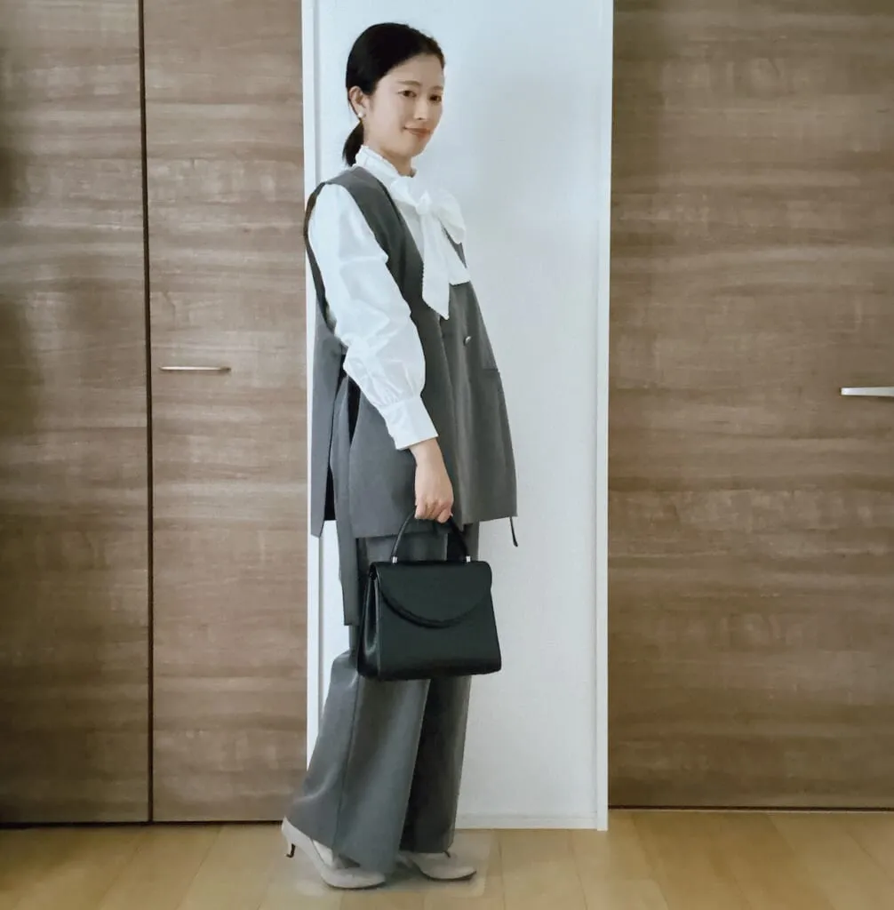 【ハニーズ】リボンブラウスのコーデ