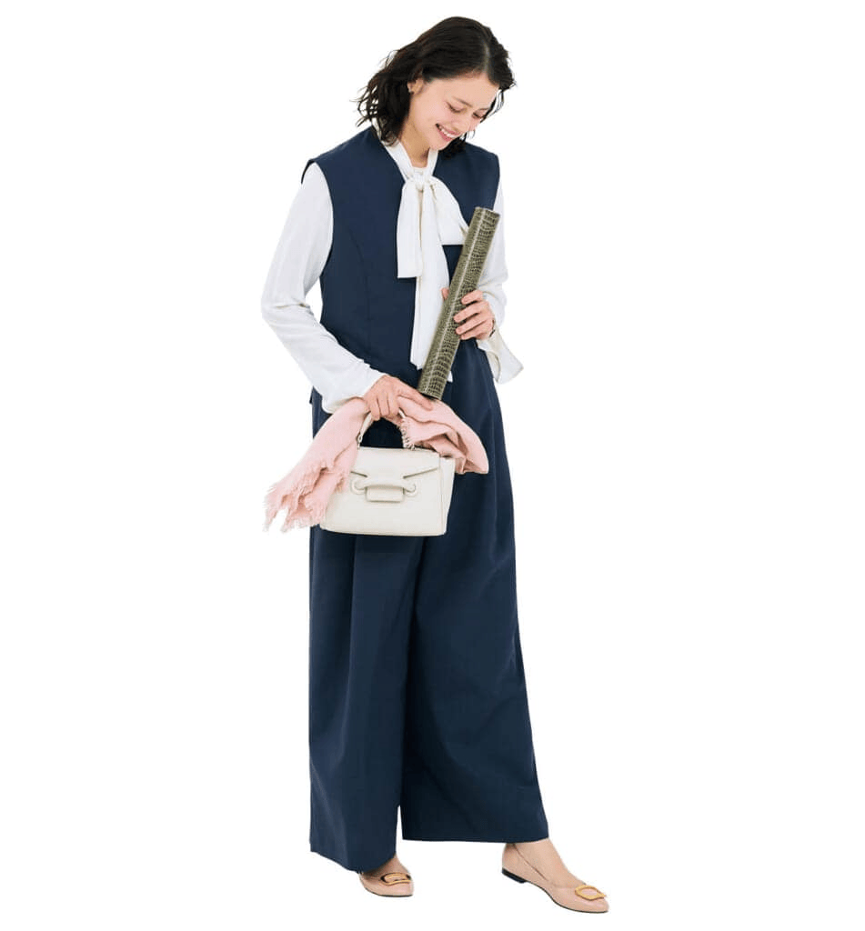 【チノ ブラックフォーマル】ボウタイブラウスのコーデ