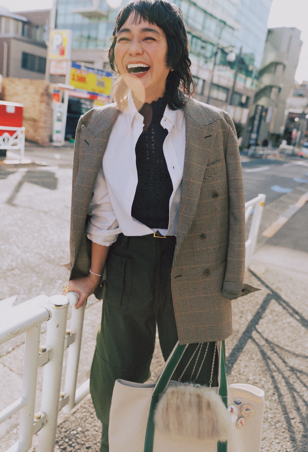 竹下玲奈さんのかぎ針編みニットのコーデ