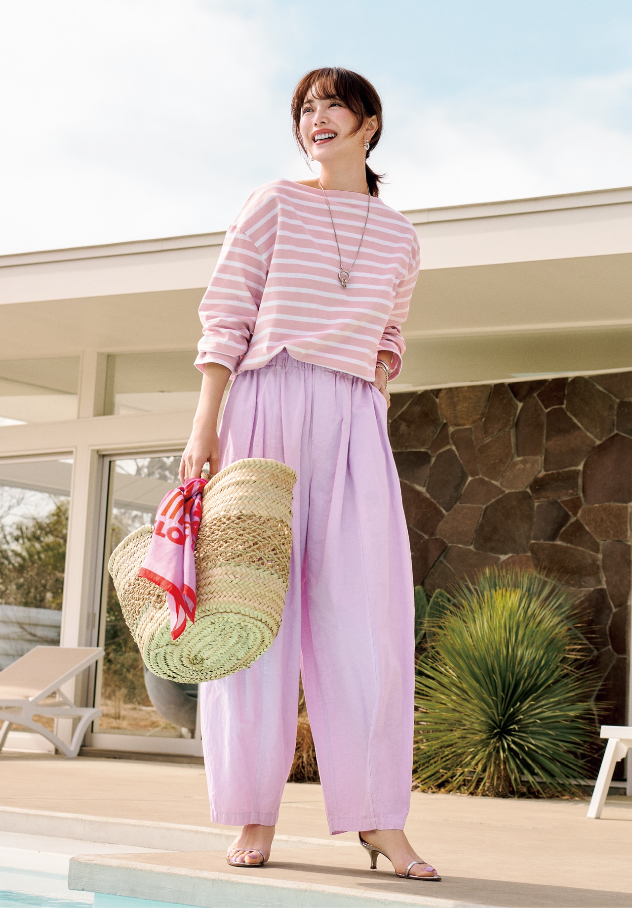 蛯原友里さんの先行販売 Curensology（カレンソロジー）【洗える】コットンリネンドロストパンツのコーデ