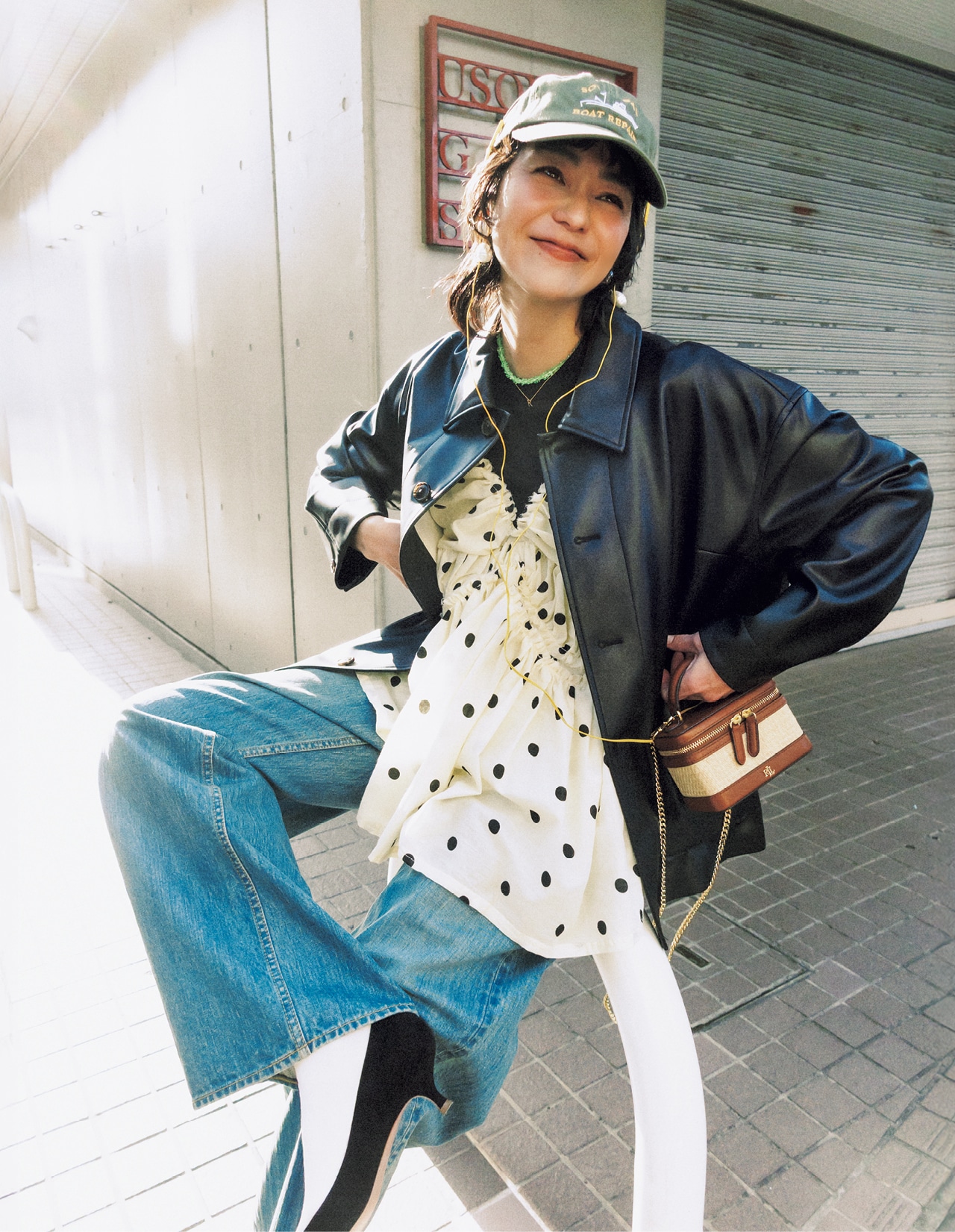 竹下玲奈さんの水玉模様のフリルキャミのコーデ