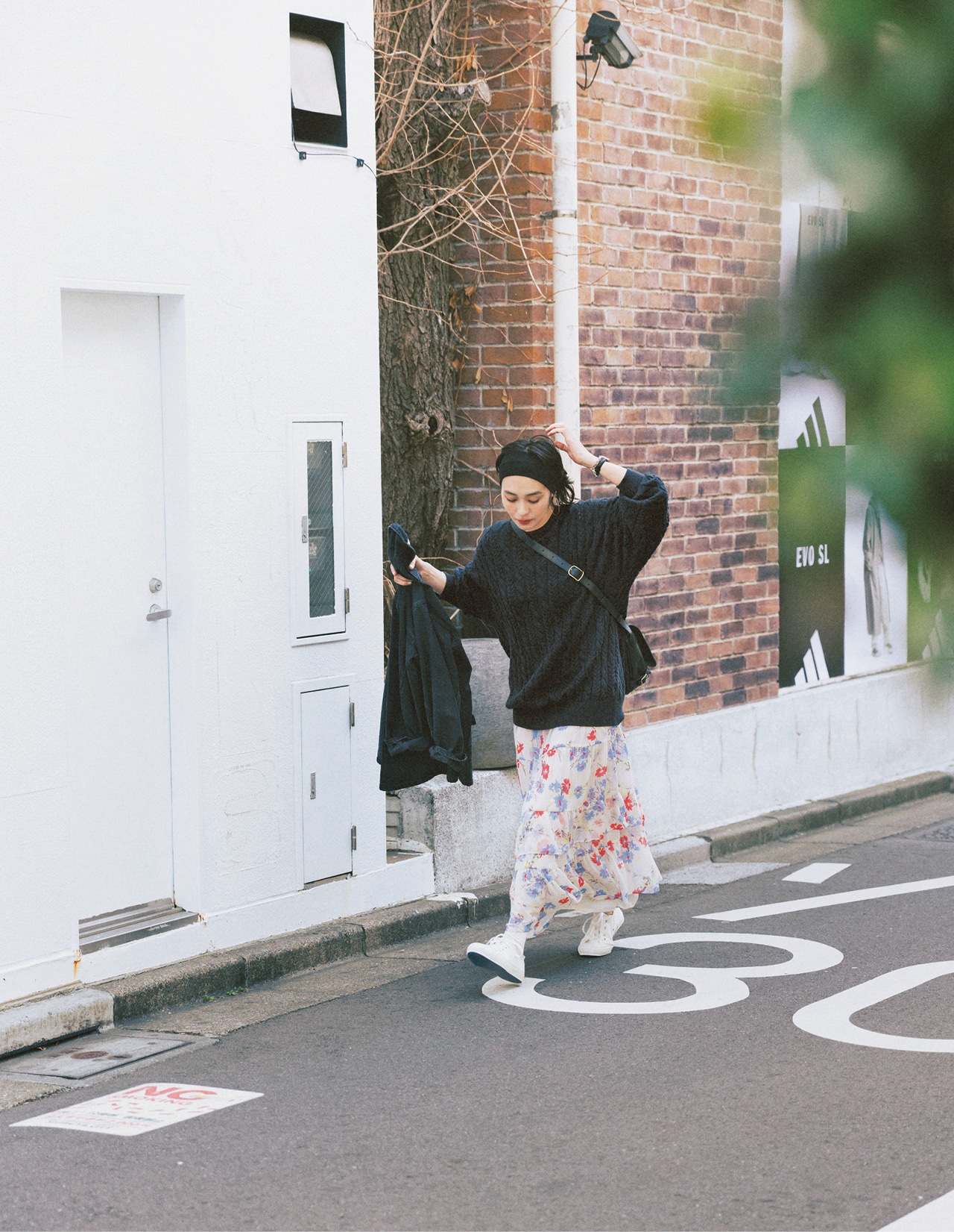 竹下玲奈さんの花柄のワンピースのコーデ