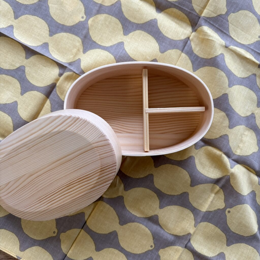 こももさんの曲げわっぱ弁当箱　みよし漆器本舗『曲げわっぱ弁当箱 小判型一段 600ml』