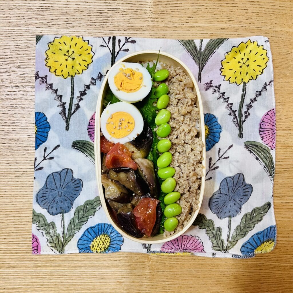 MARINAさん作の曲げわっぱ弁当　鶏そぼろ弁当