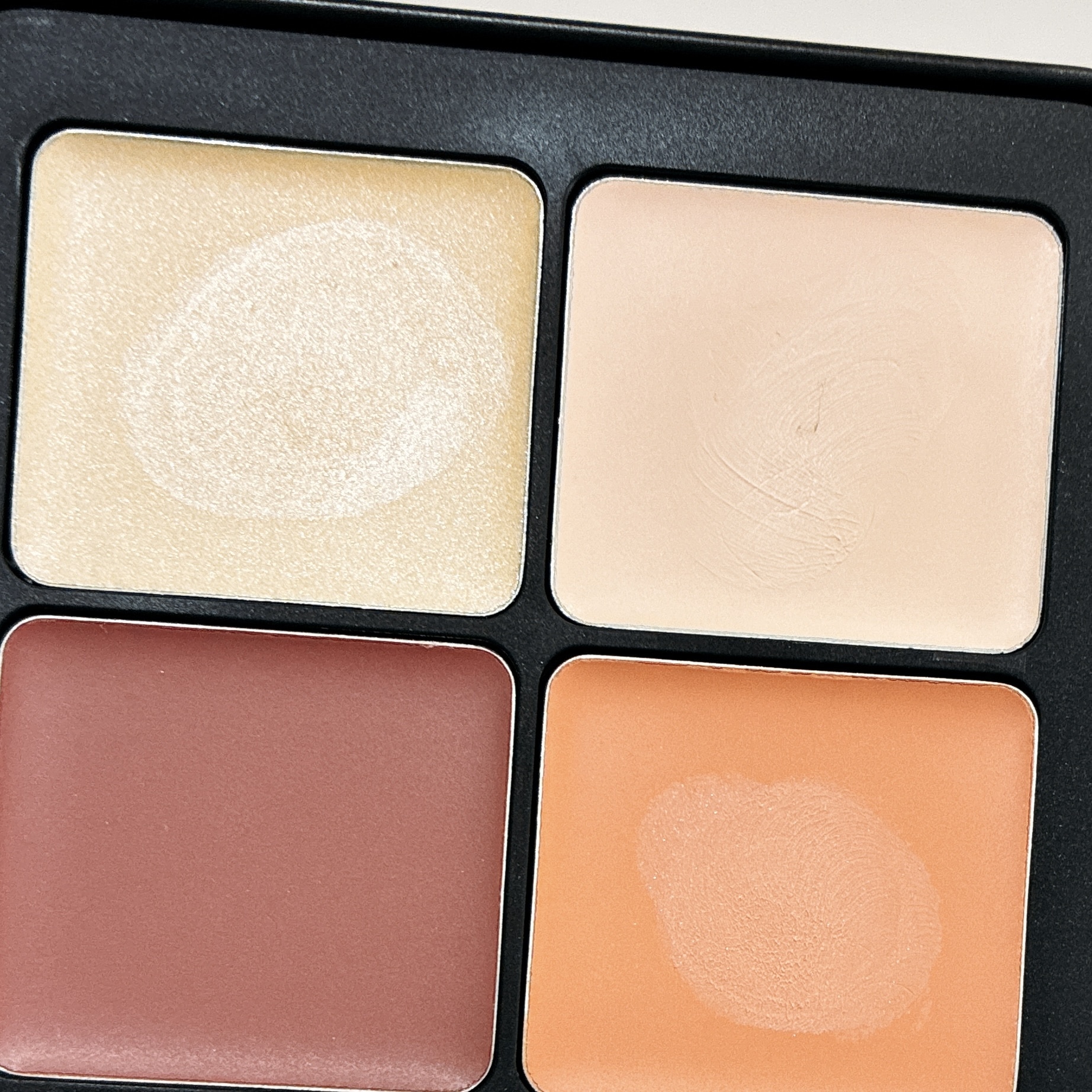 MAKE UP FOREVER HDスキン エッセンシャルパレット