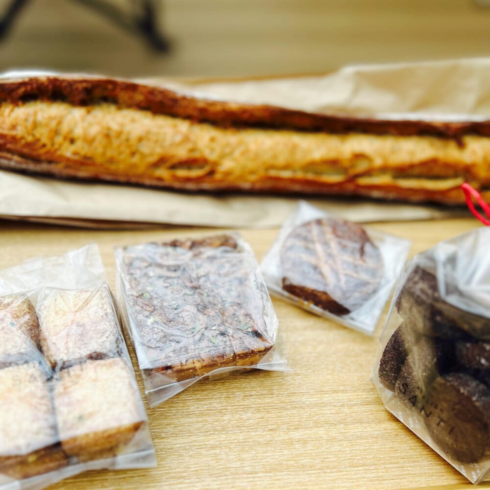 アトリエサンティ(神奈川県大磯町) いちごのパルフェ ジェラート パン　古民家ブーランジェリー