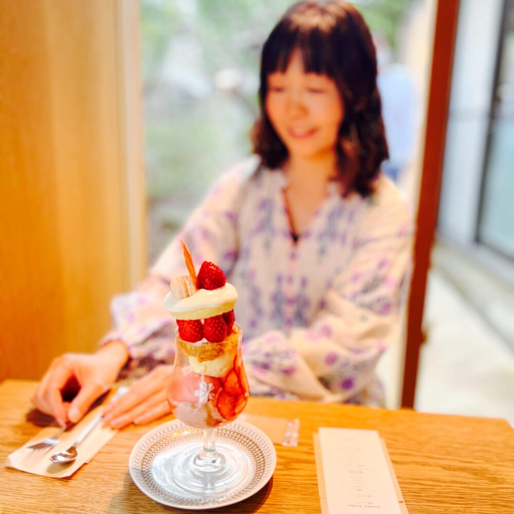 アトリエサンティ(神奈川県大磯町) いちごのパルフェ ジェラート パン　古民家ブーランジェリー