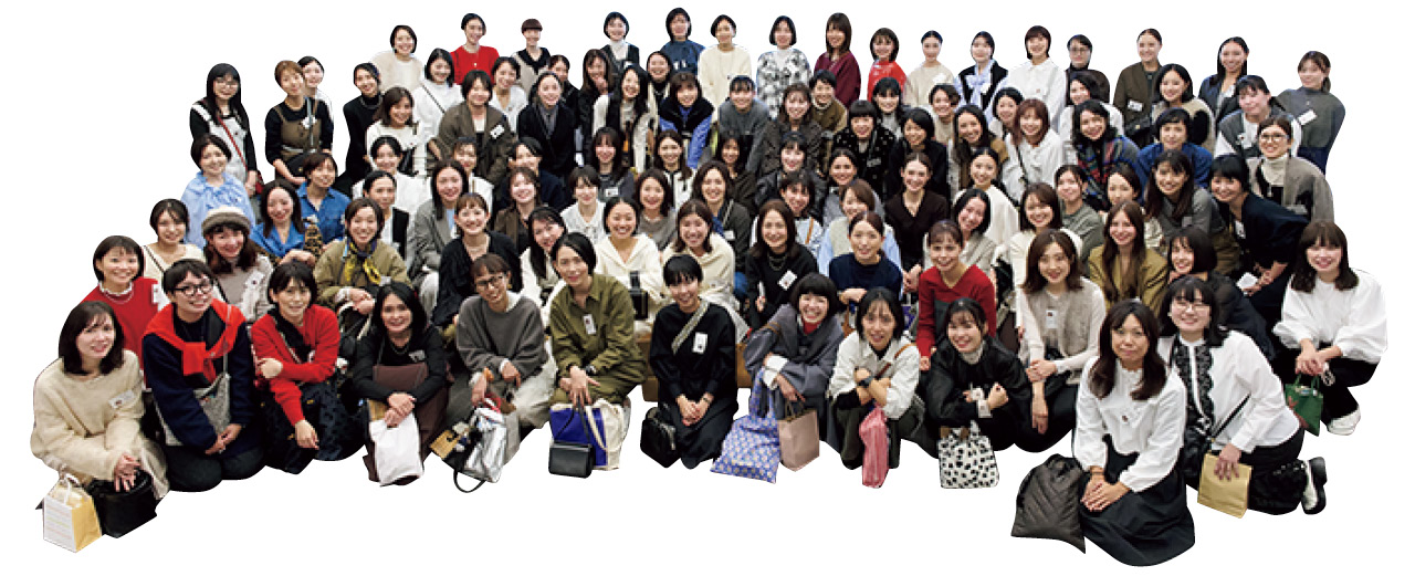 \昨年のパーティでギフト交換が大盛り上がり!/