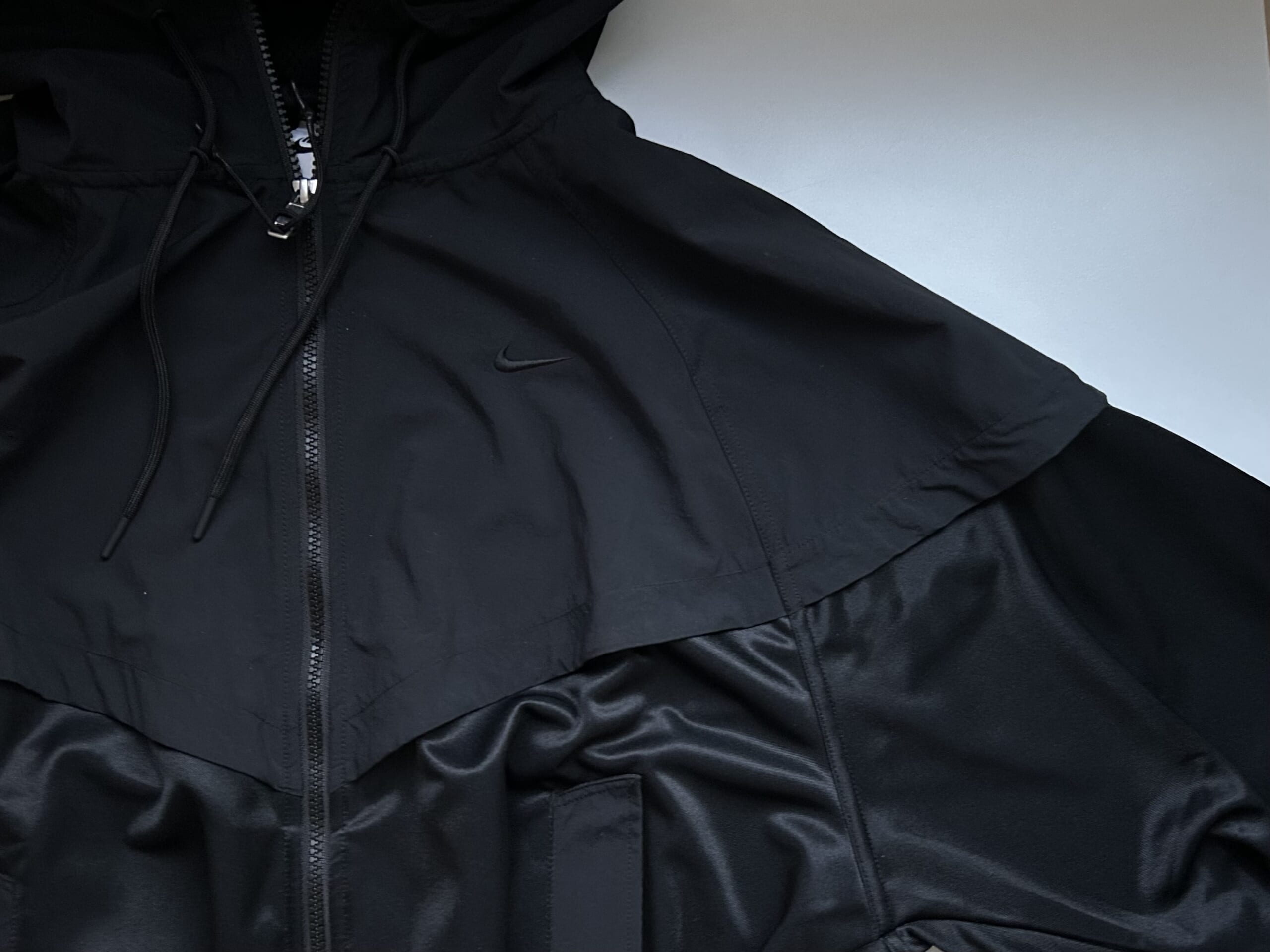 40代のスポーツにもお出かけにも使えるナイキのオシャレなフーディジャケット。