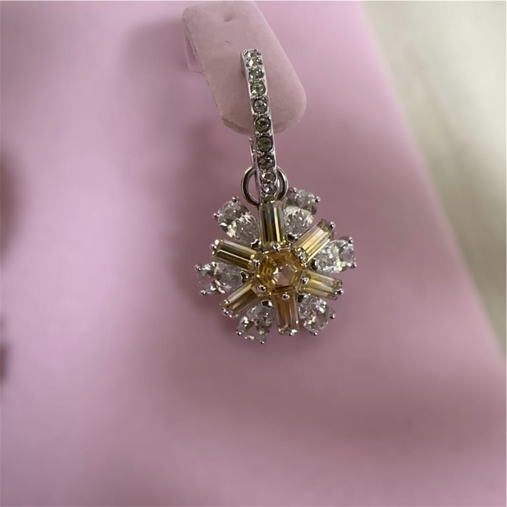 ピアス スワロフスキー