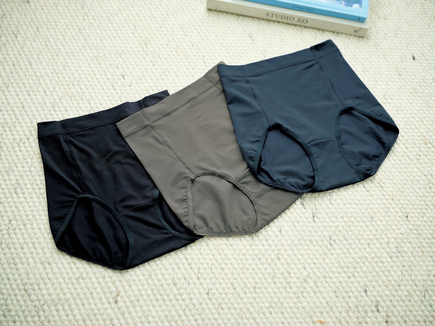 BRADELIS New York peace
【LEE別注】【洗える】【接触冷感】【吸汗速乾】優しく包む綿混ショーツ