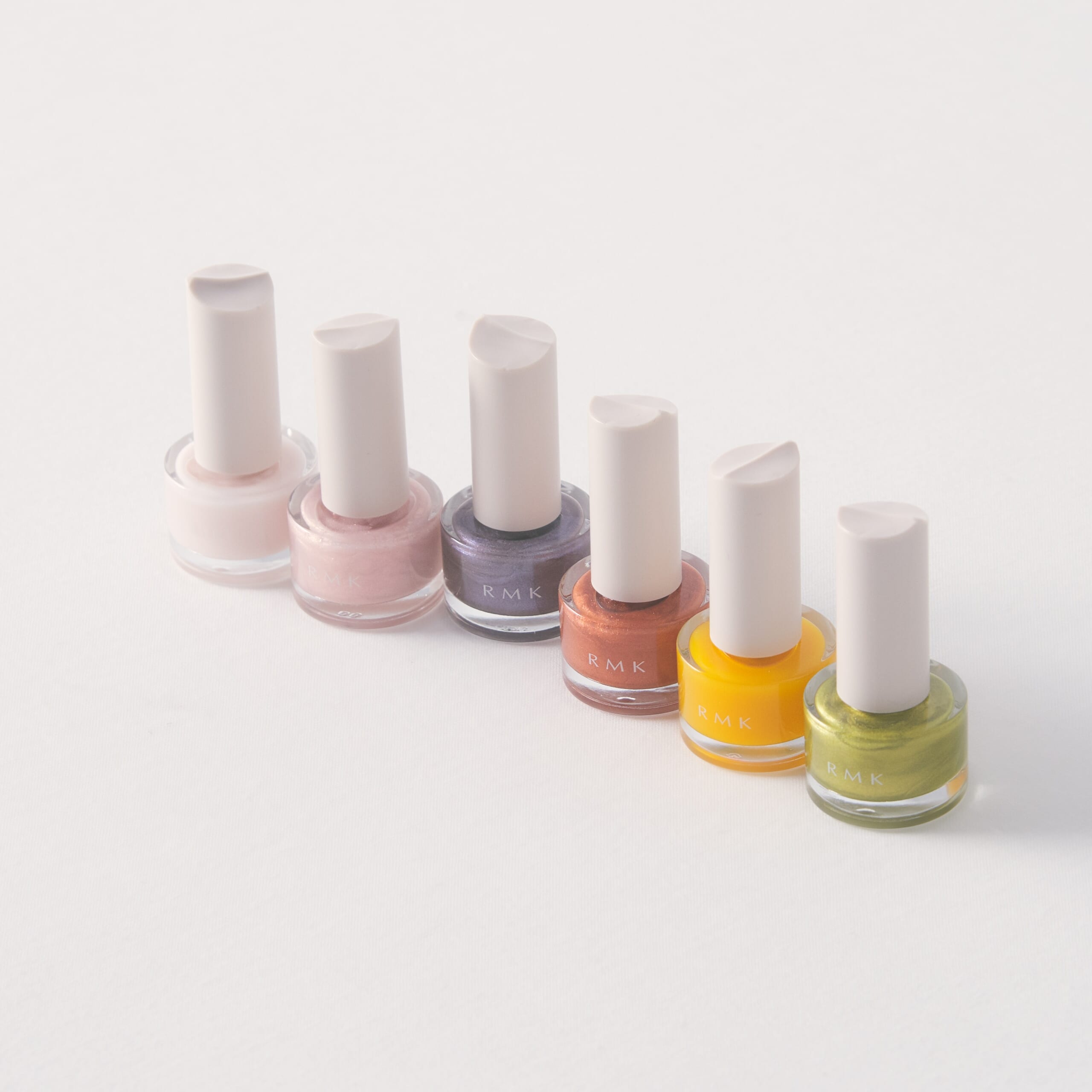 RMK／シャイン ラッシュ ネイルカラー