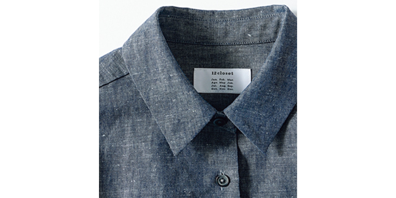 上のブラウスやワンピ同様に、小ぶりな衿で可愛げを添えて。