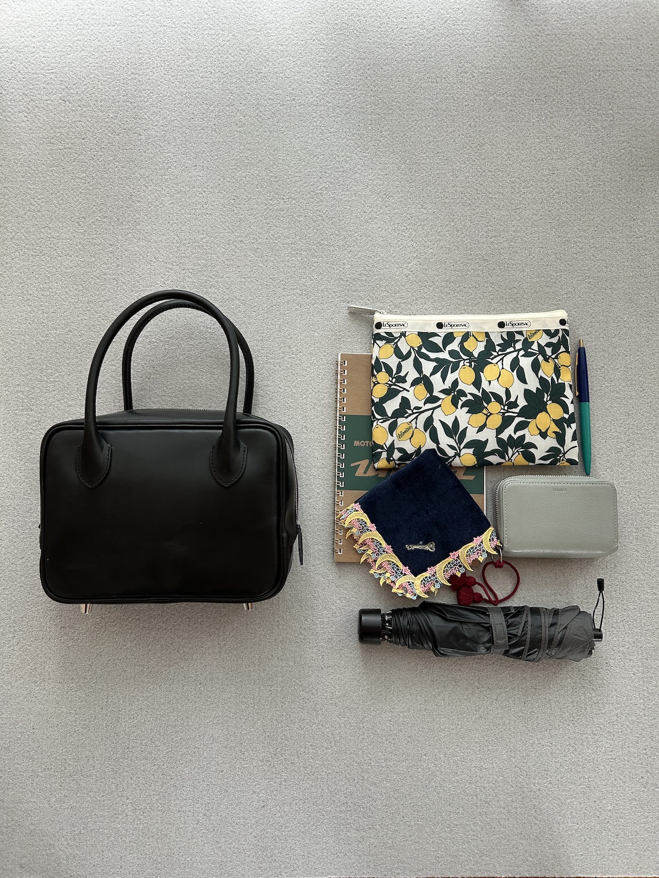 OBLADA 【LEEマルシェ20th別注】STEADY BAG MINI SHORT HANDLEのバッグの中身