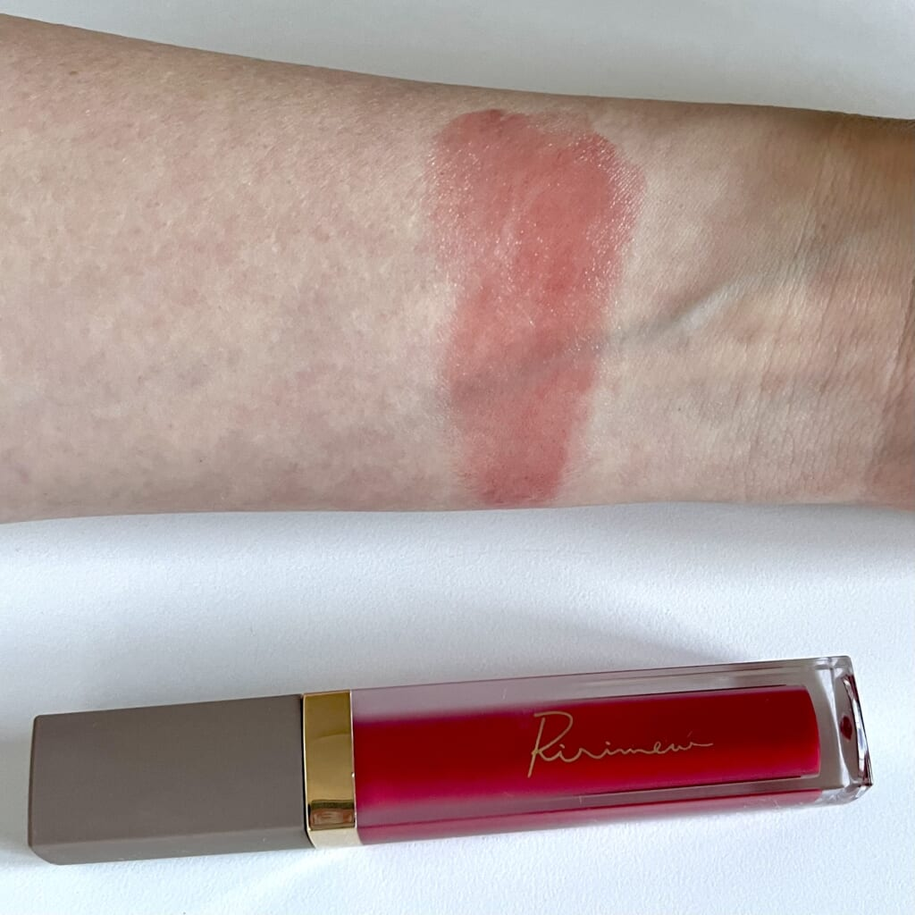 リリミュウ「ミューテッドシアーティント 01  PUPPY RED」腕に塗ったところ