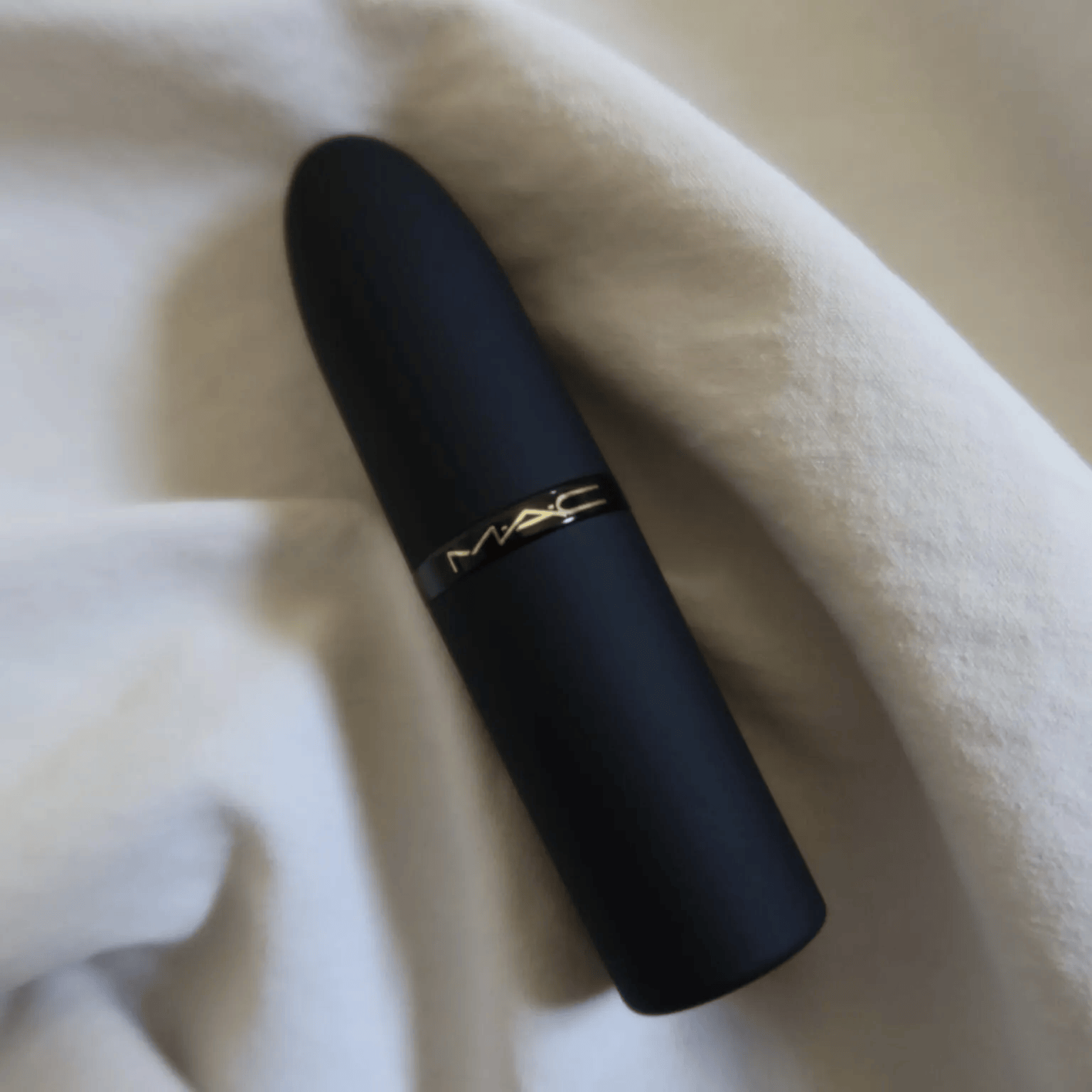 M.A.C「パウダー キス ヘイジー マット リップスティック 901 ビッグ プロモーション」